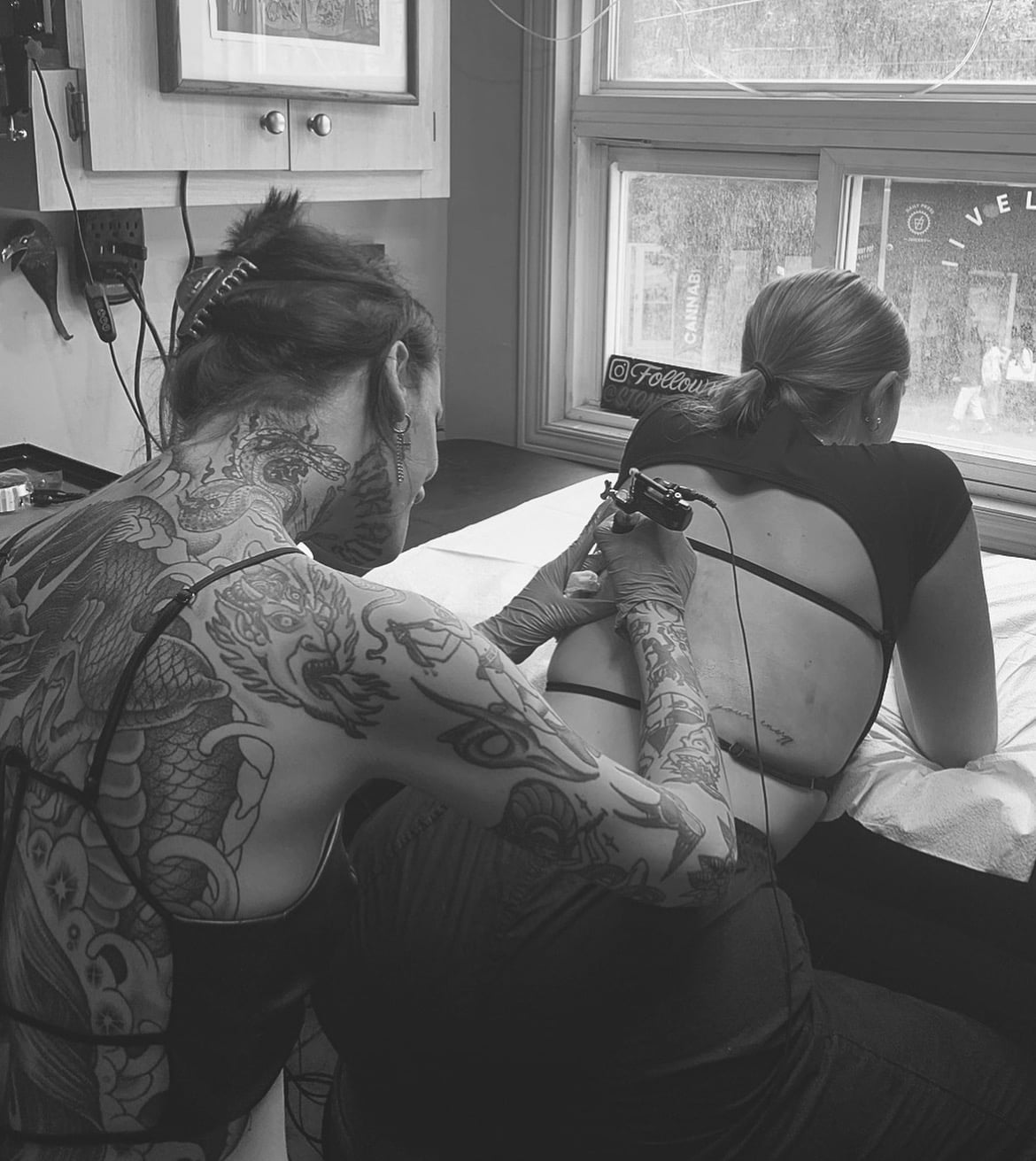 Natasha Smith tattooing a client